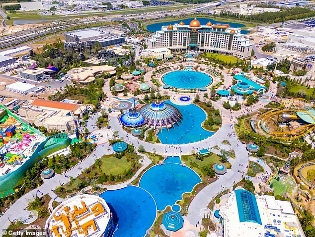 Lawsuit Sparks Debate Over Theme Park Safety Protocols for Elderly Riders