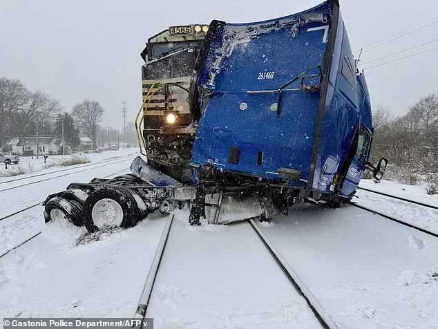 Devastating Snowstorm and Bomb Cyclone Disrupt Millions in Unprepared US States