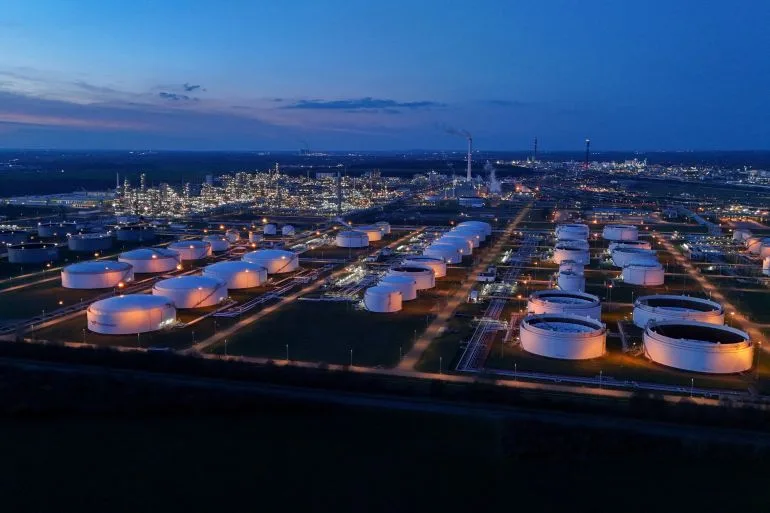 Oil Prices Near $200 as Strait of Hormuz Closure Looms Amid Escalating Middle East Tensions