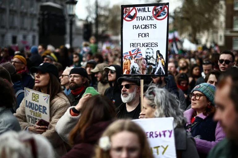 UK's Largest Anti-Far-Right March Draws Half a Million in London Show of Solidarity