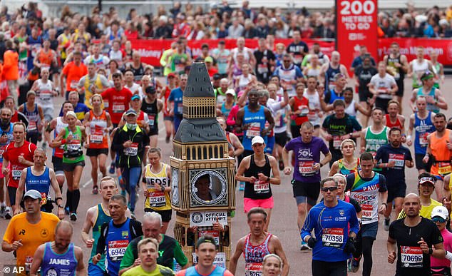 Study warns smartwatches distract runners and hinder athletic performance.