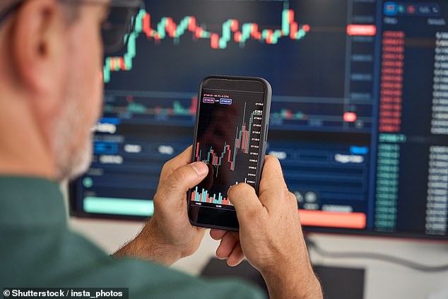 Crypto allies warn Trump's digital ambitions face Clarity Act threat.